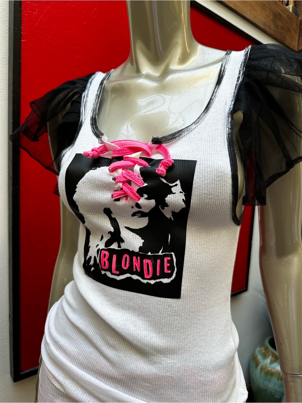 ⚡️BLONDIE 80s singer keyhole distressed rocking wings graffiti soft tank top M